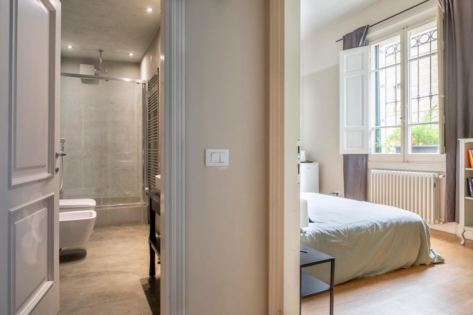 Boutique Apartment With Private Rooms And Garden Oasis Флоренция Екстериор снимка